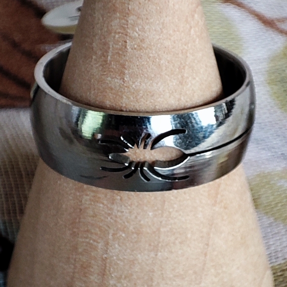 Stainless Steel Silver Tone Unisex Size 10 Dual Spider Cut-Out Band Ring - Picture 1 of 6